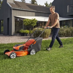Husqvarna LC 142iS Cordless Lawn Mower -Husqvarna gr 248924copy a018d992 eb3c 4a83 ad93 3c224d00822c