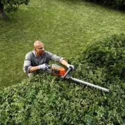 Husqvarna 215iHD45 Cordless Hedge Trimmer -Husqvarna qj 703147